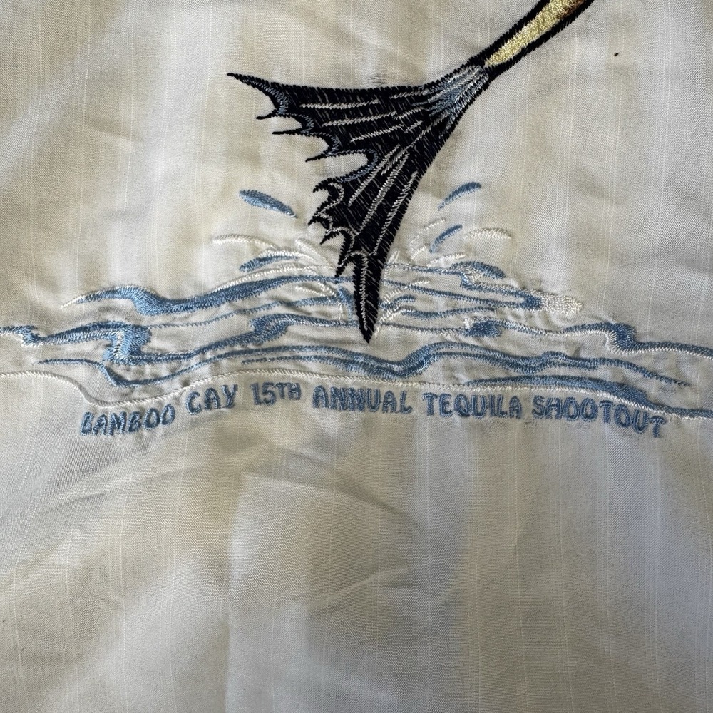 Bamboo Cay Marlin Men's L Embroidered Fishing Casual Button Up Shirt Beige White - Picture 7 of 9